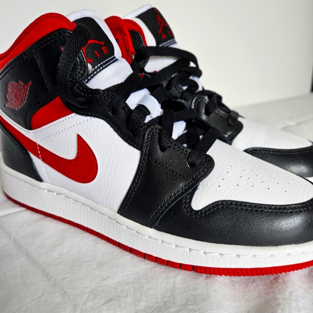 Air Jordan 1 Mid